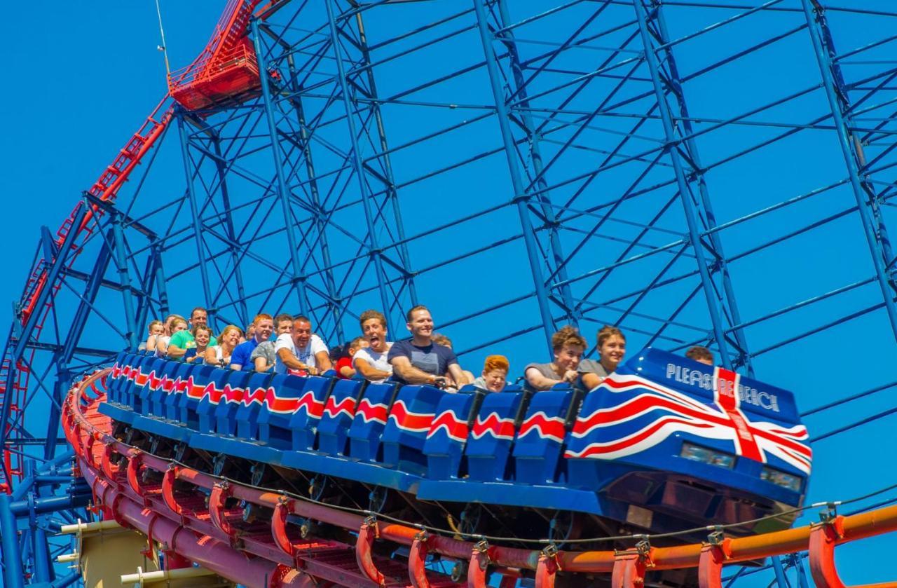 Velvet Coaster Apartments Blackpool Bagian luar foto