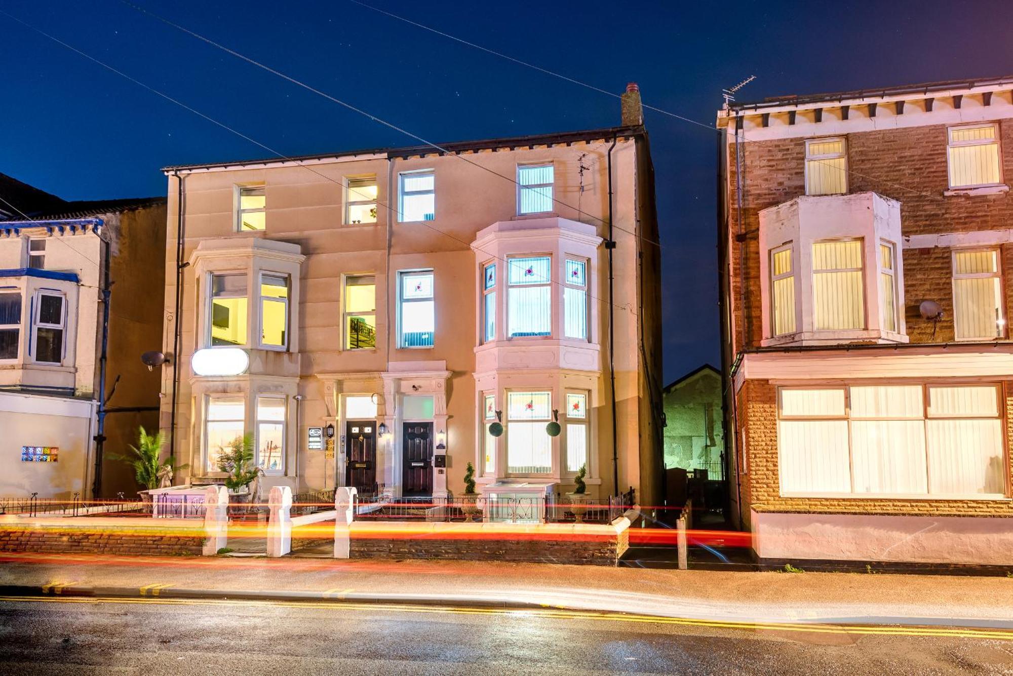 Velvet Coaster Apartments Blackpool Bagian luar foto